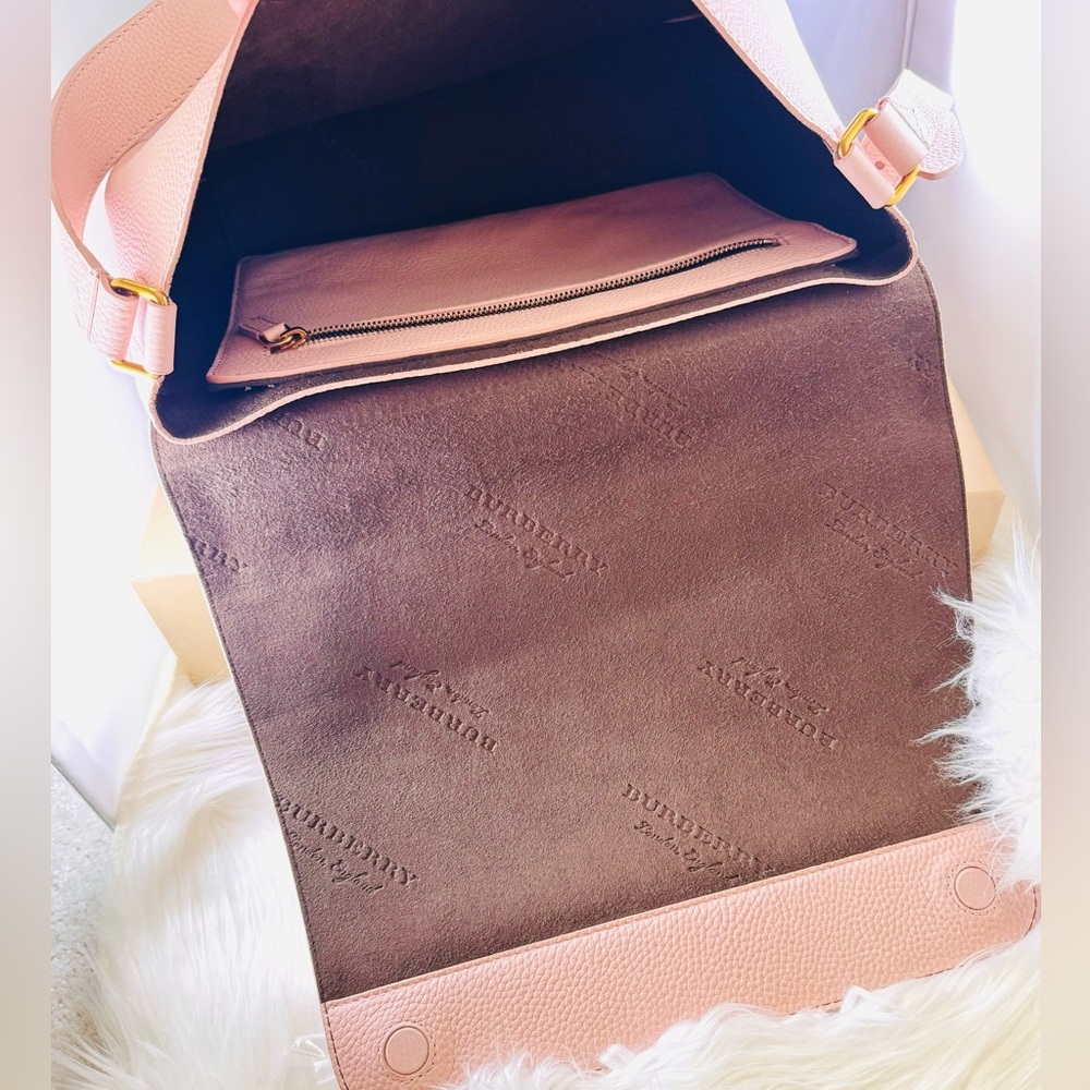 Authentic BURBERRY Messanger Bag H17cm x W25 cm x D9 cm in Pink Barely Worn.. - Picture 2 of 6